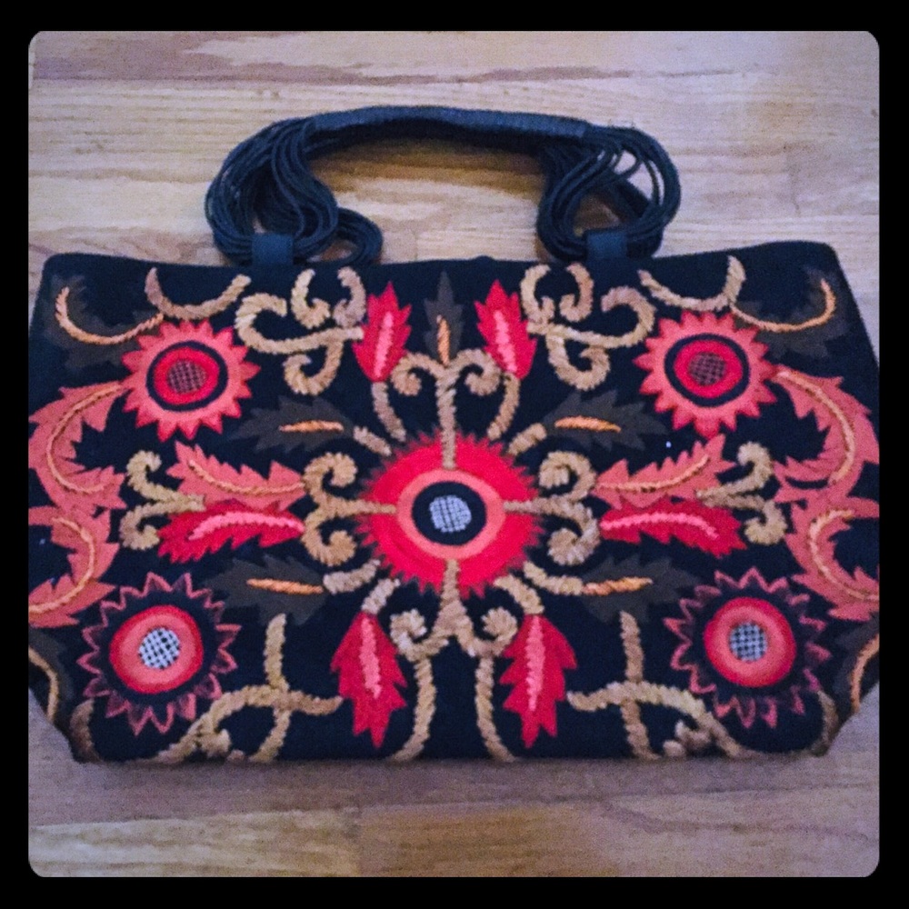 Notori embroidered purse